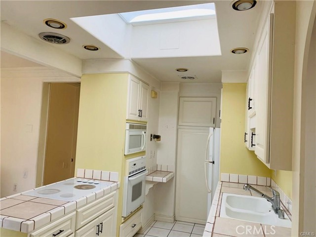 Detail Gallery Image 2 of 9 For 2276 via Mariposa East #R,  Laguna Woods,  CA 92637 - 2 Beds | 1 Baths