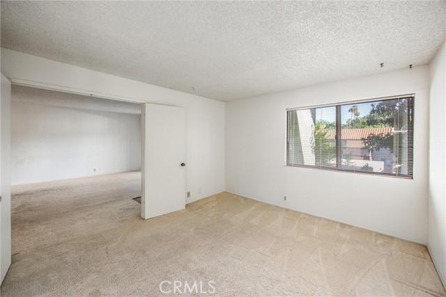 242 E Fern Ave, Redlands CA: https://media.crmls.org/medias/ce6a1a9c-d5f4-4b41-a932-747411c5b1f1.jpg