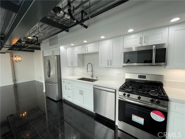 Detail Gallery Image 16 of 75 For 420 S San Pedro St #102,  Los Angeles,  CA 90013 - 2 Beds | 1/1 Baths