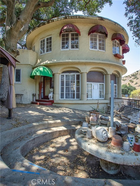 8618 La Tuna Canyon Road, Sun Valley CA: https://media.crmls.org/medias/ce6c9d5c-2043-46af-8189-ab9a95d5afb3.jpg