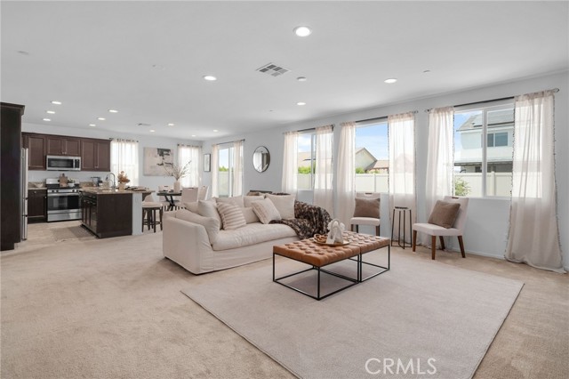 Detail Gallery Image 3 of 19 For 208 Parkview Dr, Calimesa,  CA 92320 - 4 Beds | 2 Baths