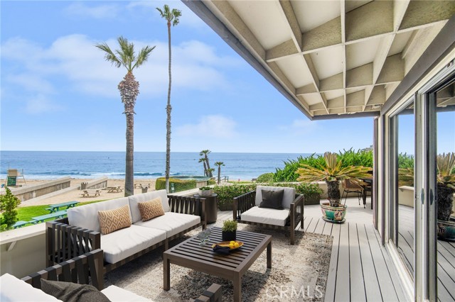 Detail Gallery Image 4 of 38 For 70 Emerald Bay, Laguna Beach,  CA 92651 - 4 Beds | 3/1 Baths