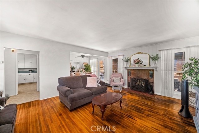 4600 Edelle Place, Los Angeles CA: https://media.crmls.org/medias/ce6e1265-427d-4418-997e-30fd736c93ce.jpg
