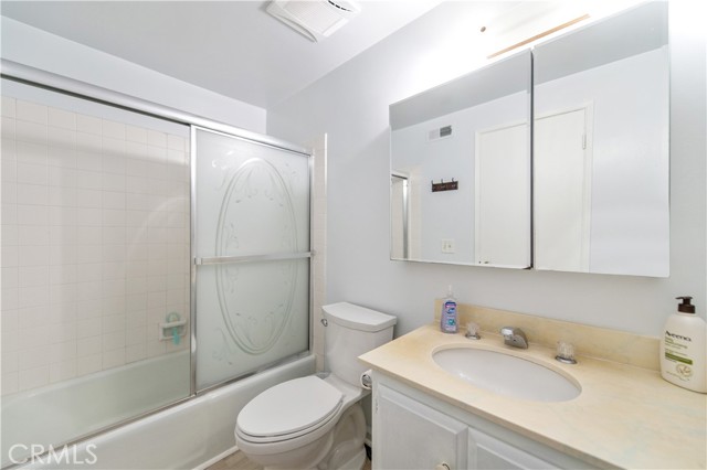 12441 Interior Circle, Los Alamitos CA: https://media.crmls.org/medias/ce6e80ed-d274-4f75-ad88-cdc2cac0fbdf.jpg