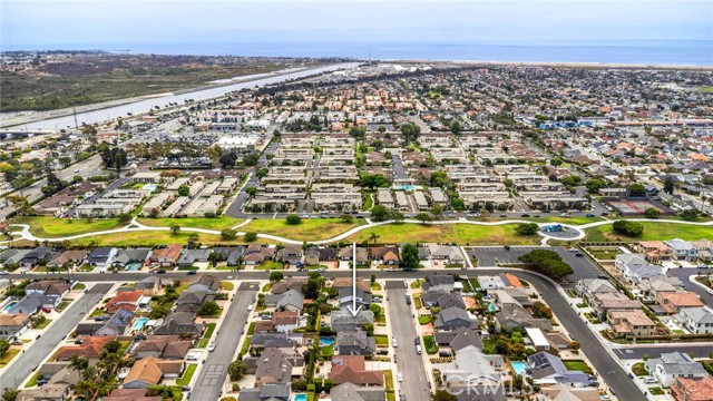 21192 Richmond Circle, Huntington Beach CA: https://media.crmls.org/medias/ce6ee408-e549-46c9-91a6-90c0b1f60733.jpg