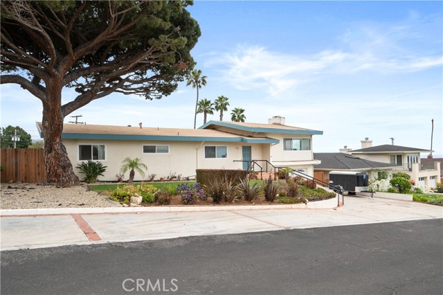 Detail Gallery Image 5 of 74 For 8 Clipper Rd, Rancho Palos Verdes,  CA 90275 - 5 Beds | 2/1 Baths