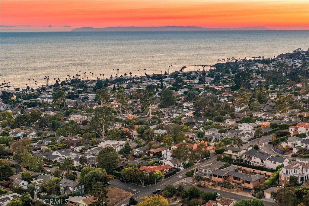 https://media.crmls.org/medias/ce702753-84a7-449d-8dd4-9499070837cf.jpg?preset=X-Large