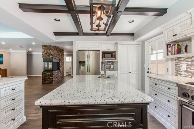 Detail Gallery Image 3 of 6 For 16009 Acre St, North Hills,  CA 91343 - 4 Beds | 3 Baths