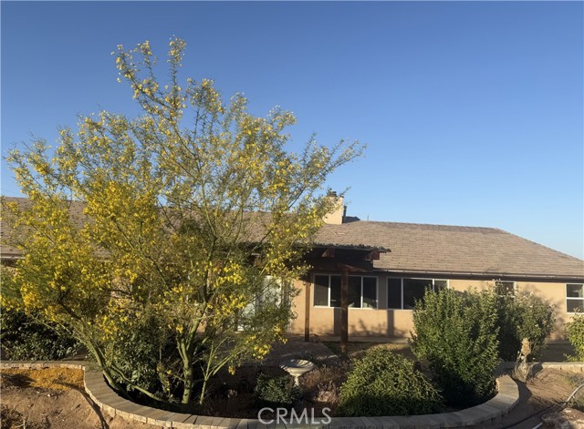 8686 Capelin Road, Phelan CA: https://media.crmls.org/medias/ce7186b9-bfec-4546-bf2b-8a3e81623c8b.jpg