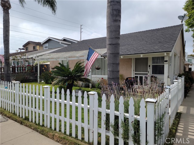 209 A Knoxville Ave, Huntington Beach, CA 92648