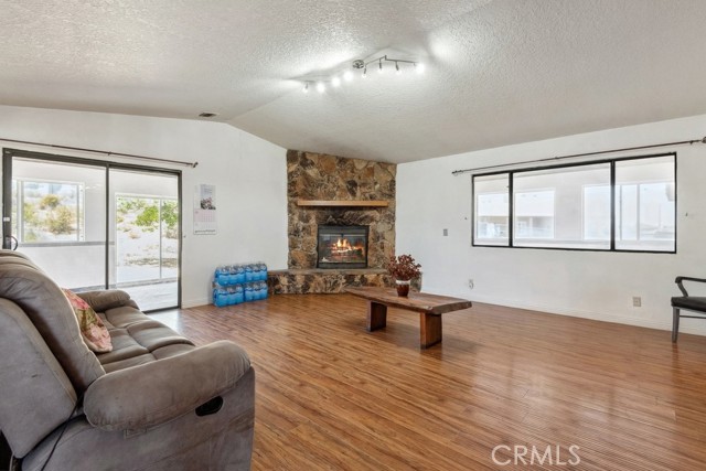 8636 Riggins Road, Phelan CA: https://media.crmls.org/medias/ce72d264-220f-459d-965f-0e6fef5cfe51.jpg