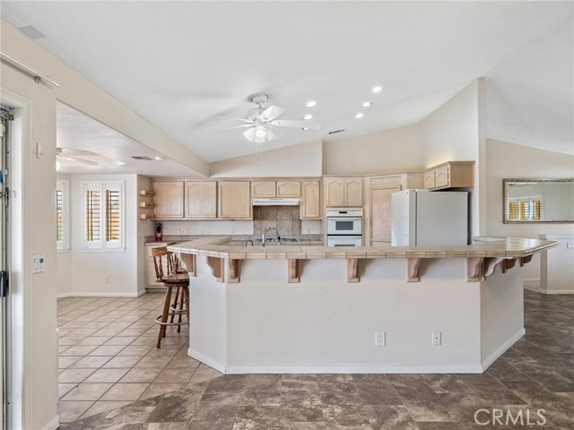 Detail Gallery Image 11 of 57 For 16992 Joshua, Apple Valley,  CA 92307 - 5 Beds | 4 Baths
