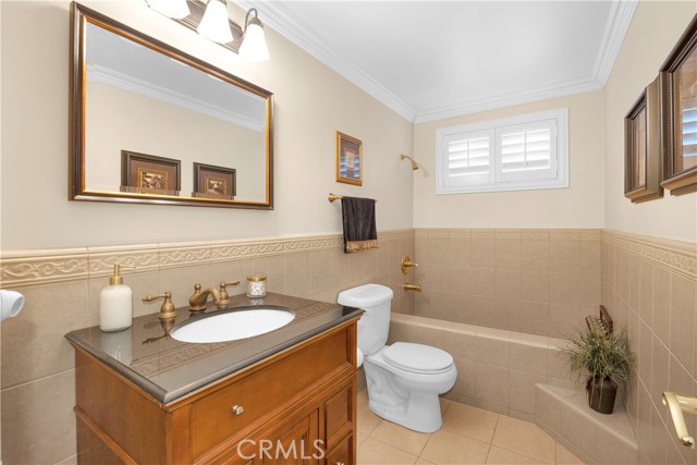 Detail Gallery Image 7 of 28 For 12111 Reagan St, Los Alamitos,  CA 90720 - 3 Beds | 3 Baths