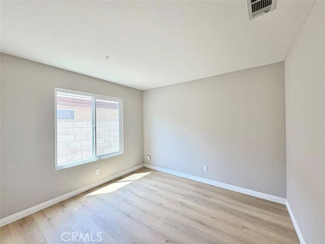 15965 Peach Tree Lane, Fontana CA: https://media.crmls.org/medias/ce73cac1-fdcd-4bf8-a225-56ff18419b58.jpg