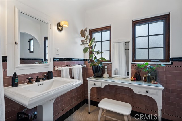 Detail Gallery Image 22 of 38 For 5022 E Broadway, Long Beach,  CA 90803 - 2 Beds | 2 Baths