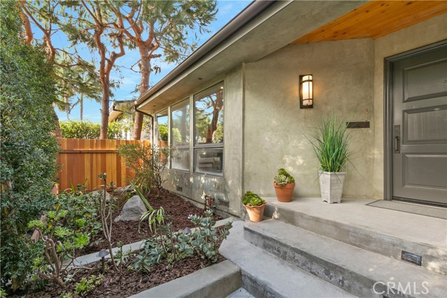 1156 S Carmelina Avenue, Los Angeles CA: https://media.crmls.org/medias/ce7527a5-9efc-4c33-87f5-8f5b2706ab83.jpg