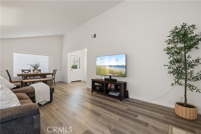 26938 Terri Drive, Canyon Country CA: https://media.crmls.org/medias/ce762ef1-15c6-403e-be75-f27971e90157.jpg