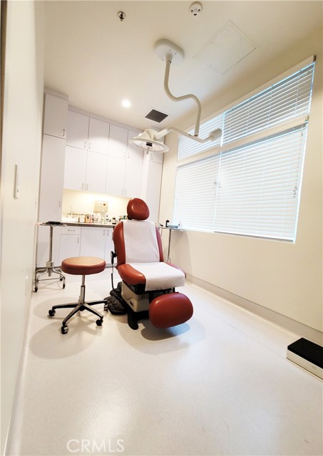 22 Odyssey, Irvine CA: https://media.crmls.org/medias/ce76a58c-ba80-42be-a1c7-2e7c0e5e5522.jpg