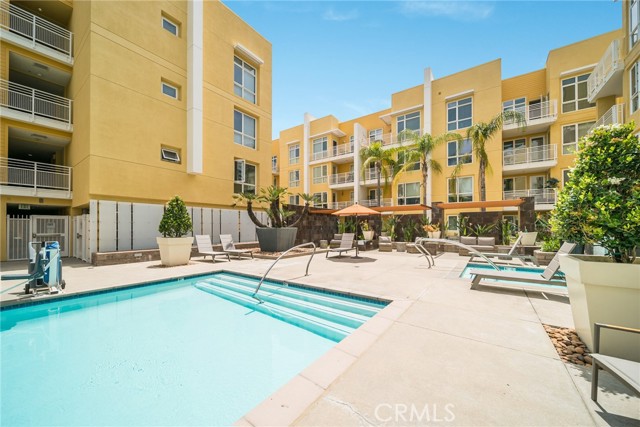 21301 Erwin Street, Woodland Hills CA: https://media.crmls.org/medias/ce76d6c5-bc13-4ce7-a55e-b5fcd0922358.jpg