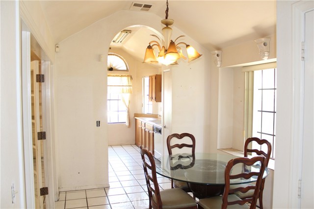 Detail Gallery Image 5 of 26 For 14549 Southwood Dr, Fontana,  CA 92337 - 3 Beds | 2 Baths
