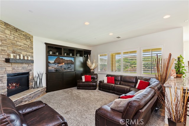 Detail Gallery Image 8 of 51 For 3090 Crystal Ridge Ln, Colton,  CA 92324 - 4 Beds | 3/1 Baths
