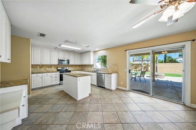 41980 Trinity River Way, Murrieta CA: https://media.crmls.org/medias/ce789453-278f-4939-a004-0800108ac3f7.jpg