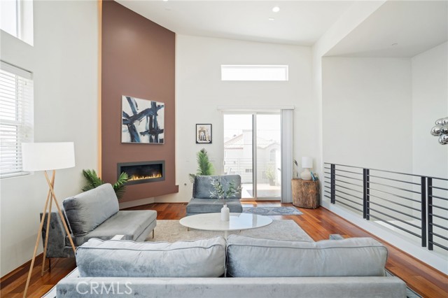 2623 Carnegie Lane, Redondo Beach CA: https://media.crmls.org/medias/ce78a812-09b9-419f-8eee-b1915d85970b.jpg