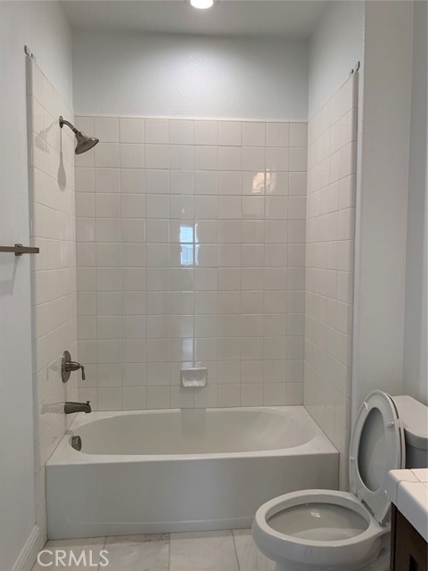 Detail Gallery Image 20 of 23 For 20409 W Esmerelda Ln, Porter Ranch,  CA 91326 - 4 Beds | 4/1 Baths