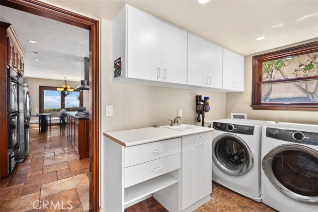 6150 E West View Drive, Orange CA: https://media.crmls.org/medias/ce7918b6-48d1-4c80-a071-aeac3dfe02ec.jpg