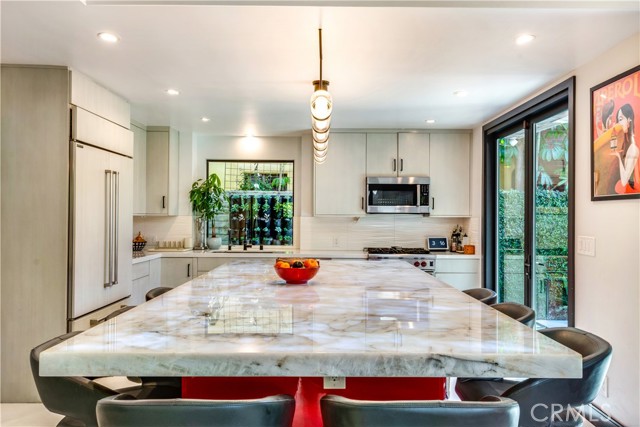 203 Via Ravenna, Newport Beach CA: https://media.crmls.org/medias/ce796b44-152a-45b3-8f72-c7c618c68641.jpg