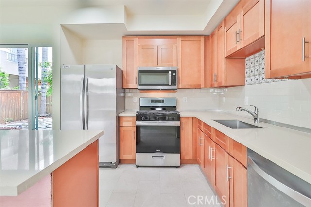 Detail Gallery Image 12 of 46 For 7132 Farralone Ave #207,  Canoga Park,  CA 91303 - 3 Beds | 2/1 Baths