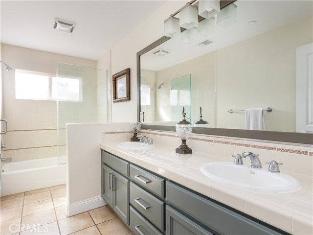 534 Francisca Avenue, Redondo Beach, California 90277, 5 Bedrooms Bedrooms, ,3 BathroomsBathrooms,Residential,Sold,Francisca,SB20239752