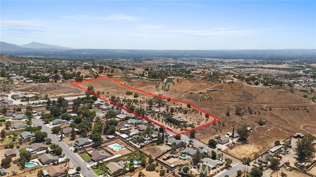 8600 58th Street, Jurupa Valley CA: https://media.crmls.org/medias/ce7a221d-42d3-41a8-9a03-37bed273a2be.jpg