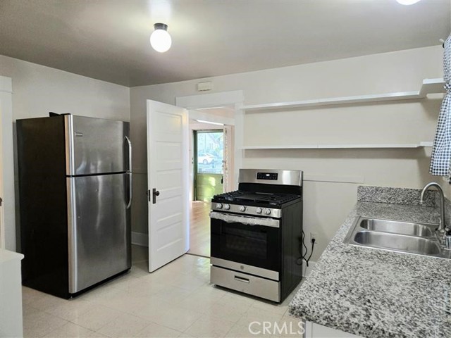 Detail Gallery Image 7 of 21 For 532 E E St, Ontario,  CA 91764 - 2 Beds | 1 Baths