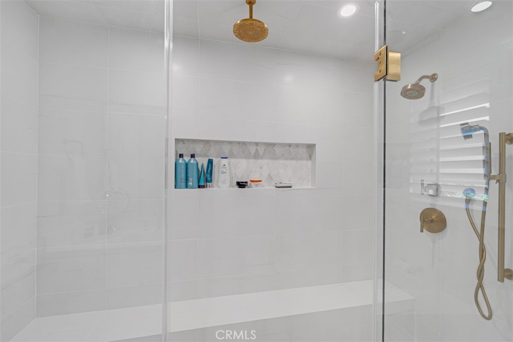 https://media.crmls.org/medias/ce7b9a80-643a-4aeb-846d-5b9a45abefb0.jpg?preset=X-Large