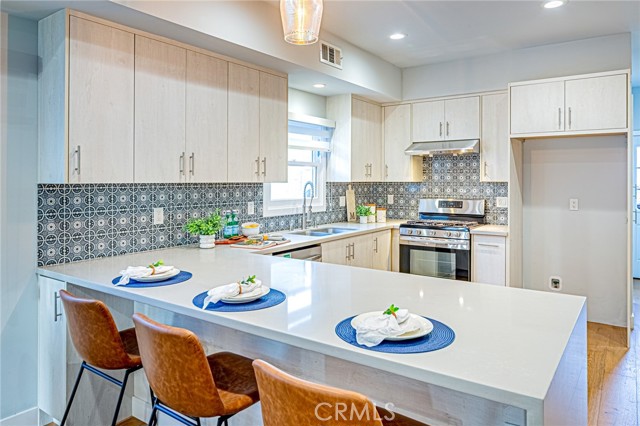 Detail Gallery Image 4 of 24 For 1226 Meadowbrook, Los Angeles,  CA 90019 - – Beds | – Baths