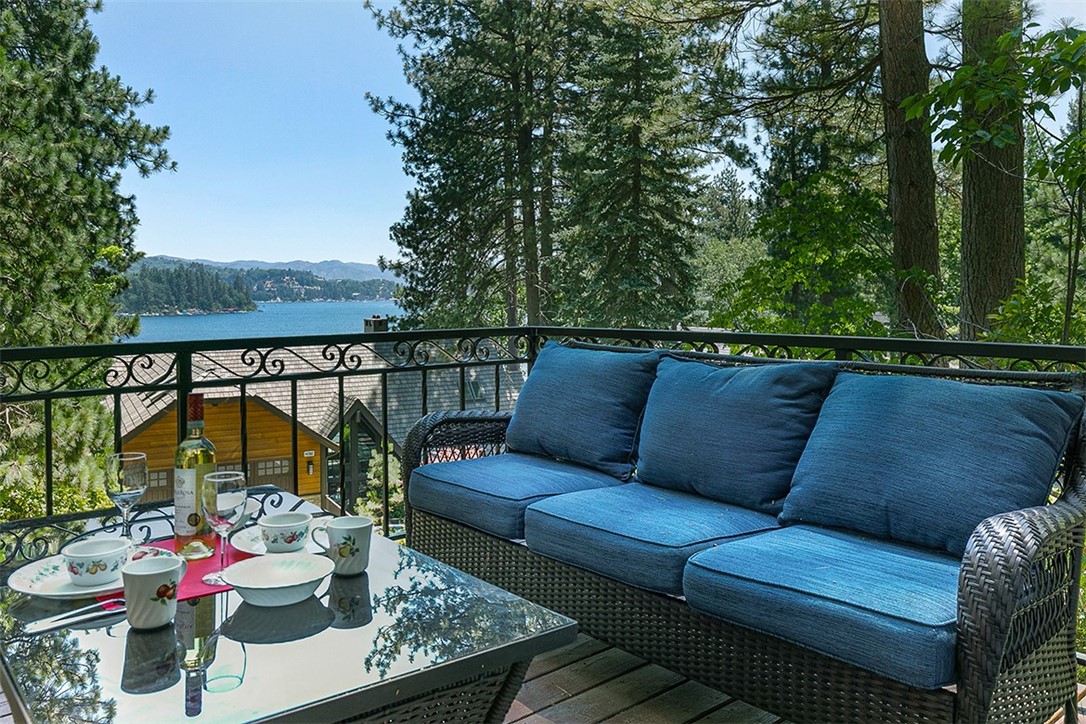 Detail Gallery Image 3 of 28 For 28065 Peninsula Dr, Lake Arrowhead,  CA 92352 - 3 Beds | 3/1 Baths