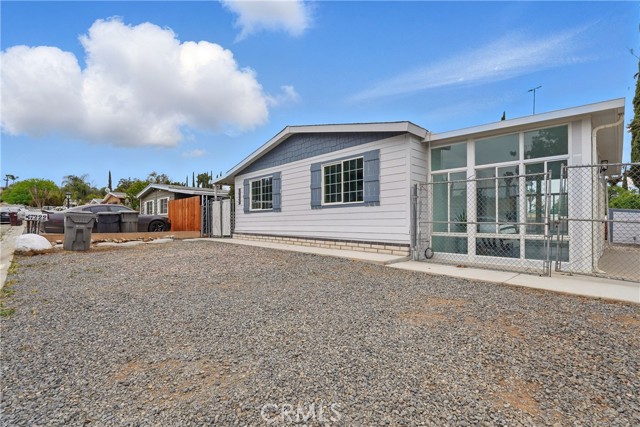 Detail Gallery Image 2 of 40 For 17222 Alameda Dr, Perris,  CA 92570 - 3 Beds | 2 Baths