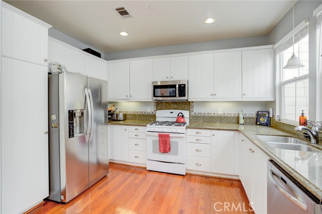1800 Pacific Coast, Redondo Beach, California 90277, 4 Bedrooms Bedrooms, ,3 BathroomsBathrooms,Residential,Sold,Pacific Coast,SB21216257
