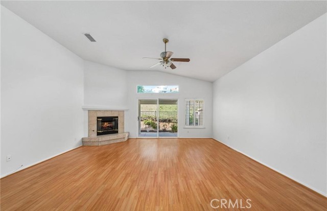 24252 Calle Artino, Murrieta CA: https://media.crmls.org/medias/ce7dd583-d659-431b-8997-e745f56c9c8b.jpg