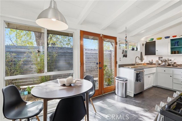 Detail Gallery Image 9 of 26 For 6141 Jumilla, Woodland Hills,  CA 91367 - 3 Beds | 2/1 Baths