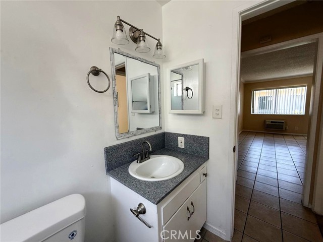 8371 Northgate Ave, Canoga Park CA: https://media.crmls.org/medias/ce7e8dc4-b550-48d2-a7f3-97fed04eaa89.jpg