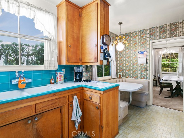 7102 Mammoth Avenue photo 8