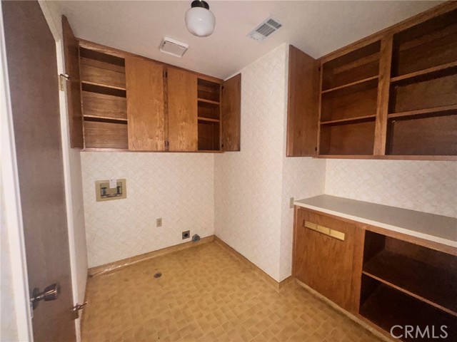 2165 Trenton Court, Merced CA: https://media.crmls.org/medias/ce7f18e0-22c6-456d-9dcb-716f5f53bc63.jpg
