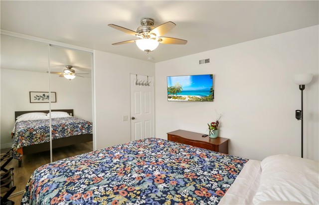 617 Iris Avenue, Corona del Mar CA: https://media.crmls.org/medias/ce7fc01f-db89-4db0-a220-107069685c80.jpg