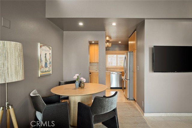 837 N West Knoll Drive, West Hollywood CA: https://media.crmls.org/medias/ce8139b7-fd73-4b78-87c3-c2a7fa36869f.jpg