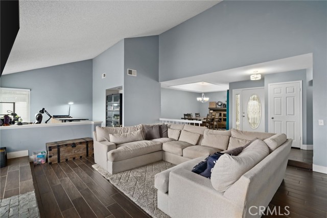 Detail Gallery Image 6 of 31 For 5810 Greens Dr, Riverside,  CA 92509 - 2 Beds | 2 Baths