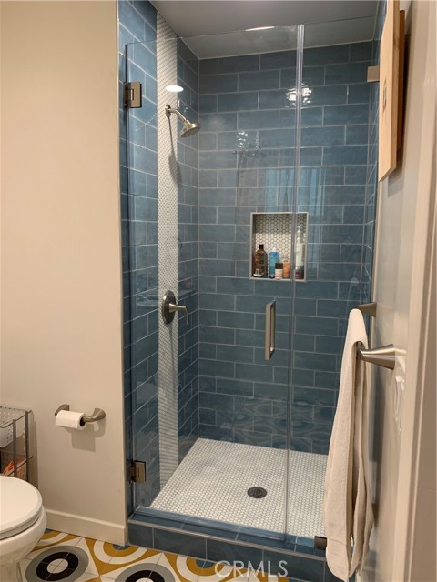 Detail Gallery Image 8 of 17 For 23400 Collins St, Woodland Hills,  CA 91367 - 3 Beds | 3/1 Baths