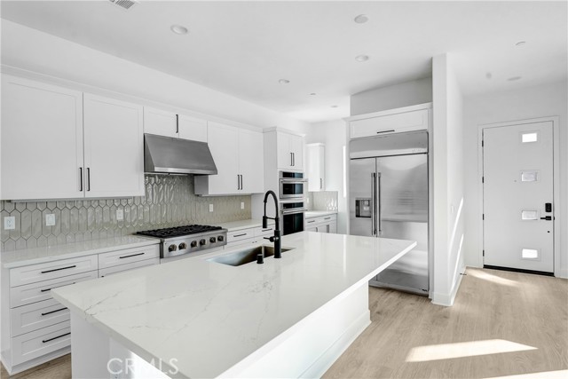 27346 Creekwood Lane, Valencia CA: https://media.crmls.org/medias/ce855a39-9311-4844-bc62-32dfbcf4efc8.jpg