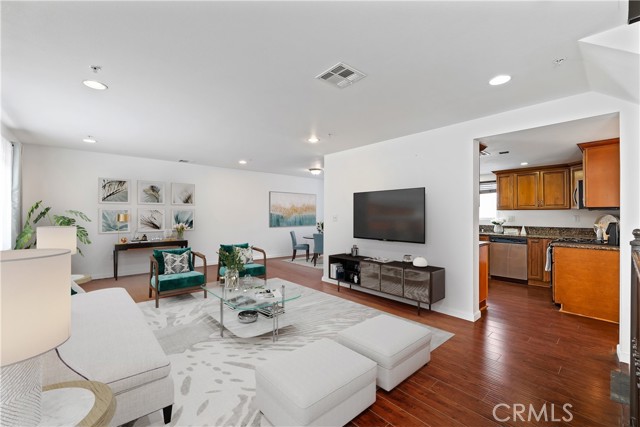 Detail Gallery Image 3 of 45 For 1613 W 224 St #3,  Torrance,  CA 90501 - 3 Beds | 2/1 Baths